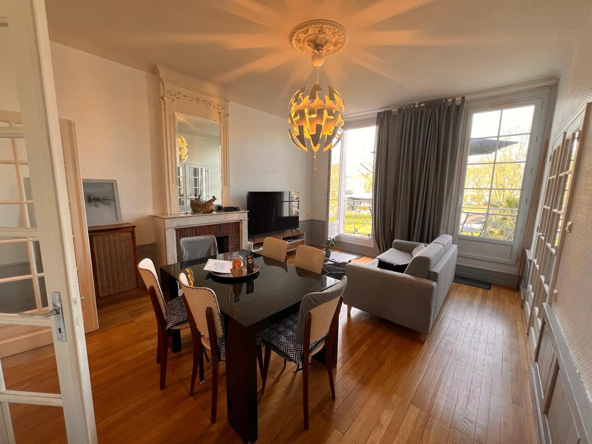La Colbertine - Charming Apartment In Place Colbert Rochefort  Kültér fotó